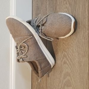 Toms Sneakers Size 8 in Womens